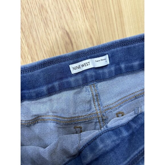 Nine West Super Skinny Pull-On Jeans Light/Medium Wash EUC - Picture 2 of 3